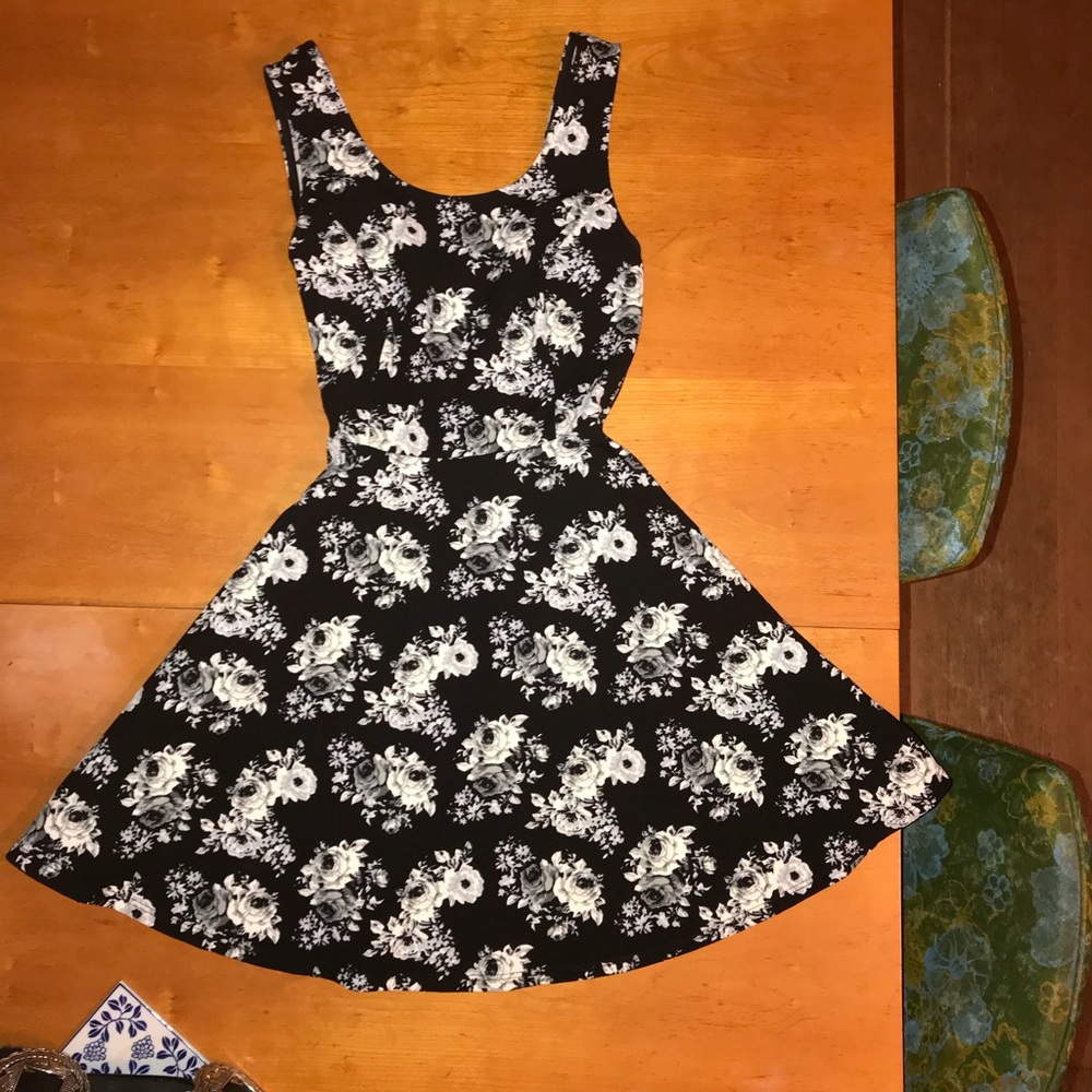 Black & White Floral Sleeveless Skater Dress Mini
